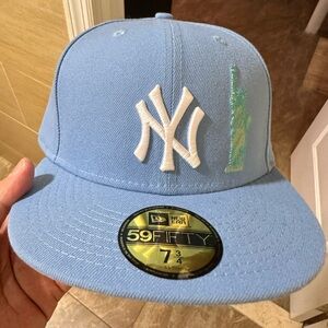 Lady Liberty Big Apple Hat (Size 7 3/4)